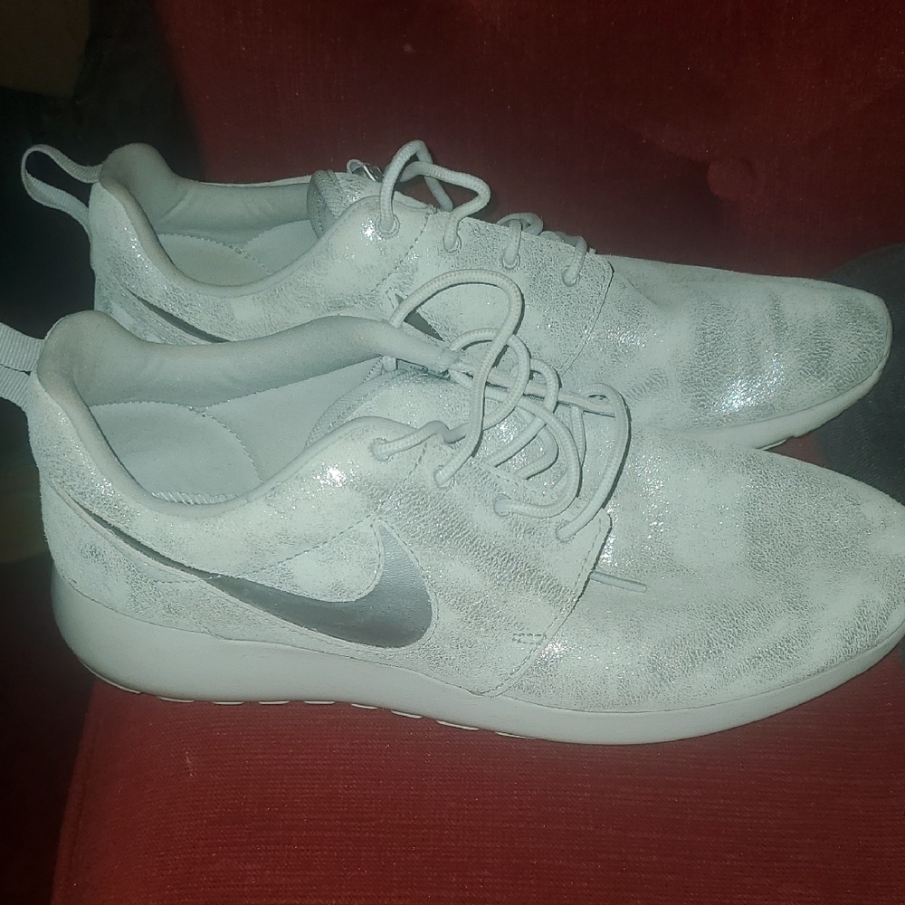 Nike White Sneakers with Metallic Swoosh
